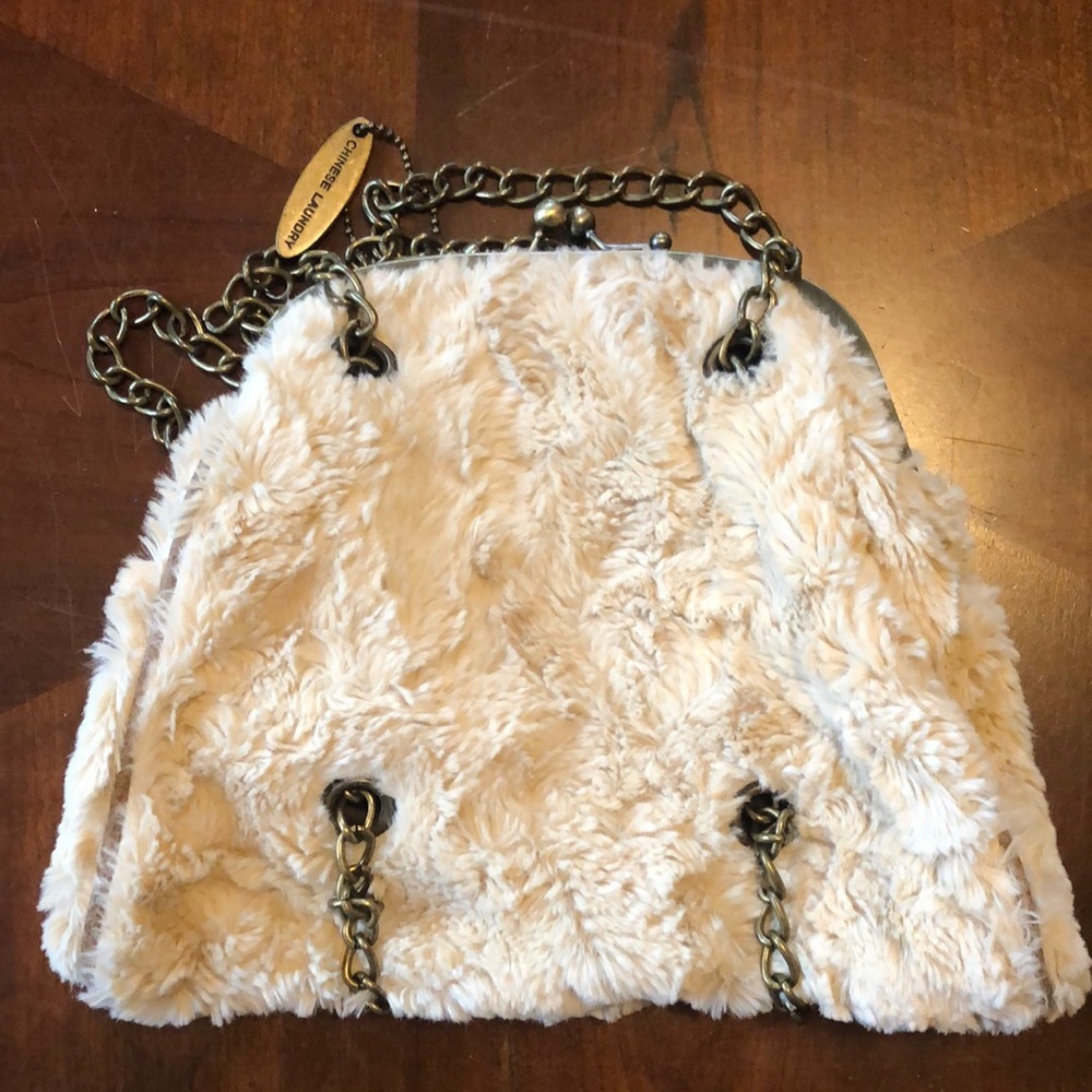 Chinese Laundry cream faux fur bag kiss lock w/brass chain and faux suede trim - Picture 3 of 7